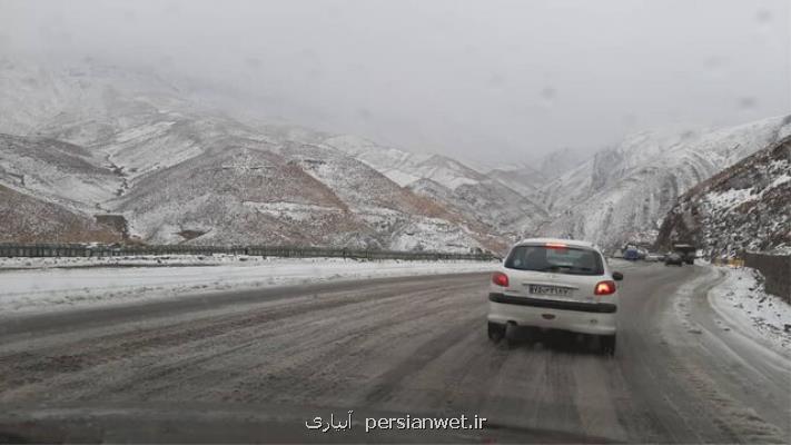 برف و باران در جاده های ۹ استان کشور