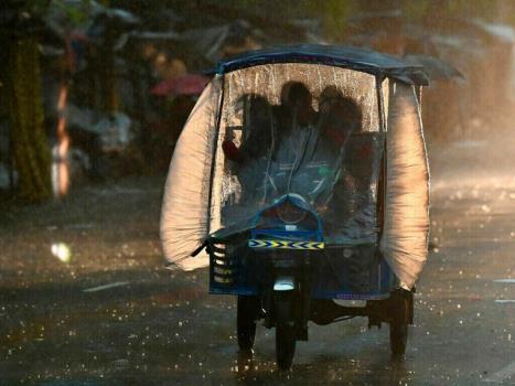 گردباد در بنگلادش قربانی گرفت